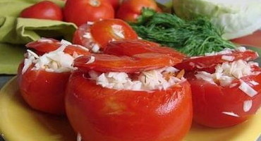 Lahodné recepty z lehce solených a nakládaných rajčat v arménštině na zimu